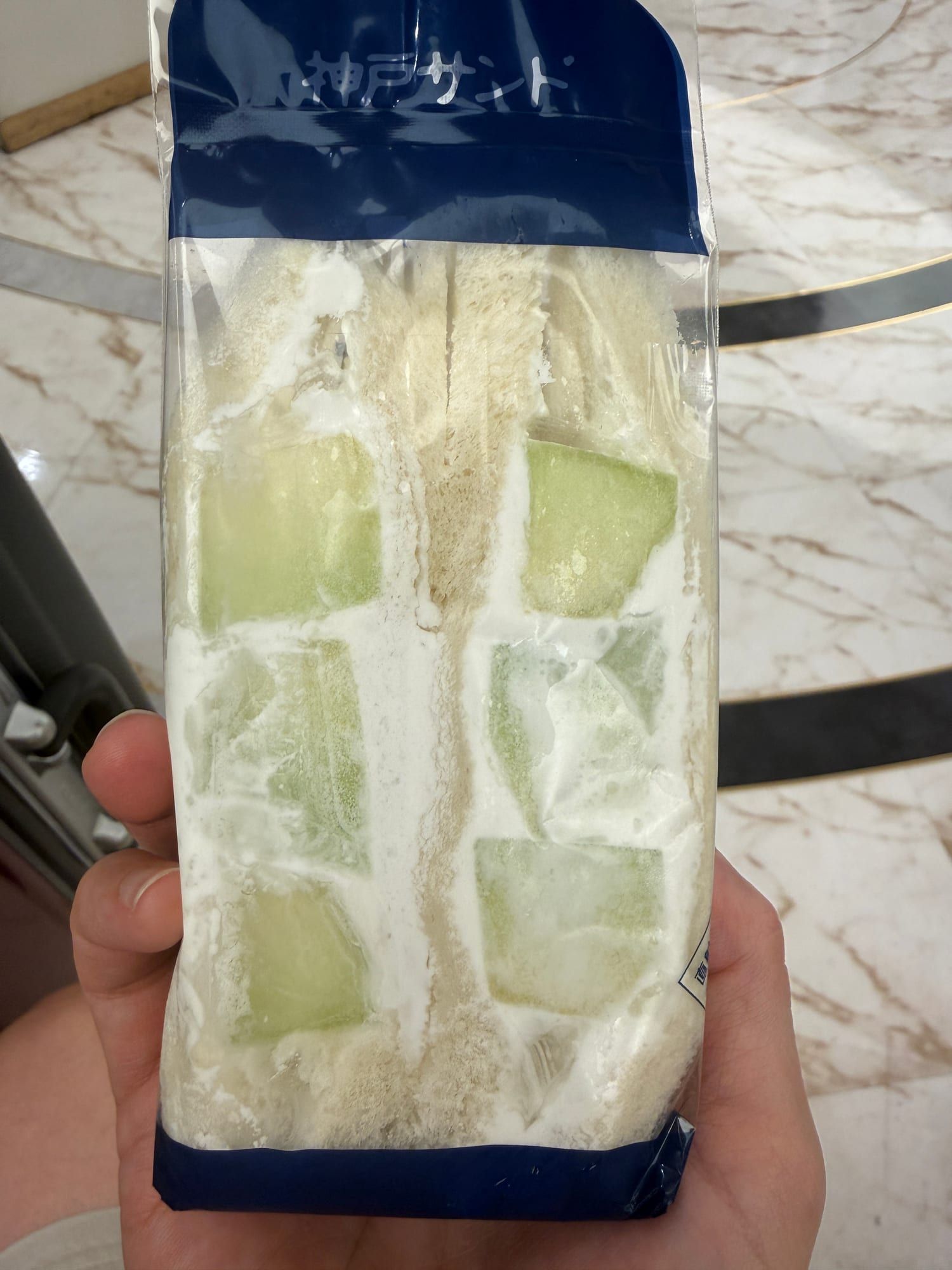 岡山で食べたメロンのフルーツサンド